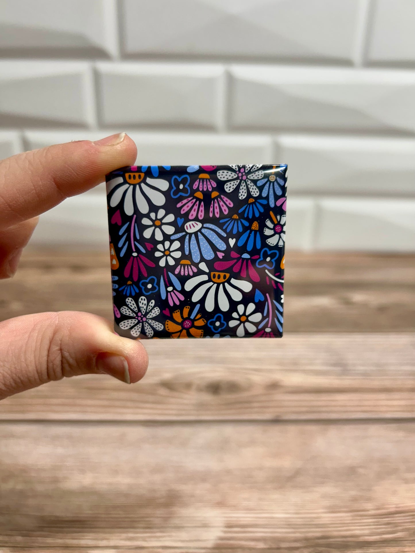 Blue daisy magnet